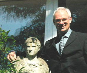 Photo of Ross Burgess with a bust of Augustus